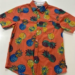 Ocean Current Men’s Short Sleeve button down shirt. Like New Condition.